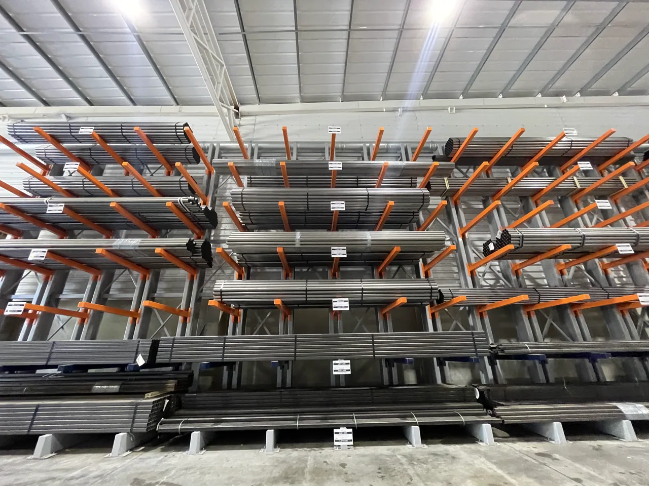 Cantilever — armazenagem de tubos e perfis