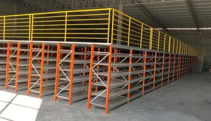 Mezanino integrado ao sistema porta pallet — Metalúrgica Hentges