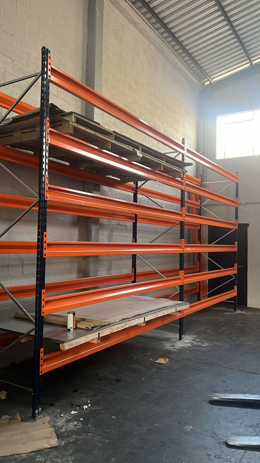 Porta pallet para armazenamento de chapas metálicas e MDF — Metalúrgica Hentges