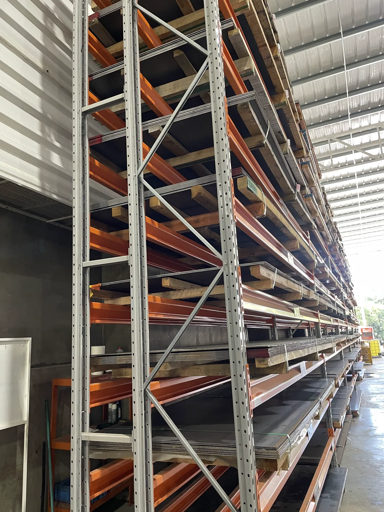 Porta Pallet para Chapas — instalação industrial