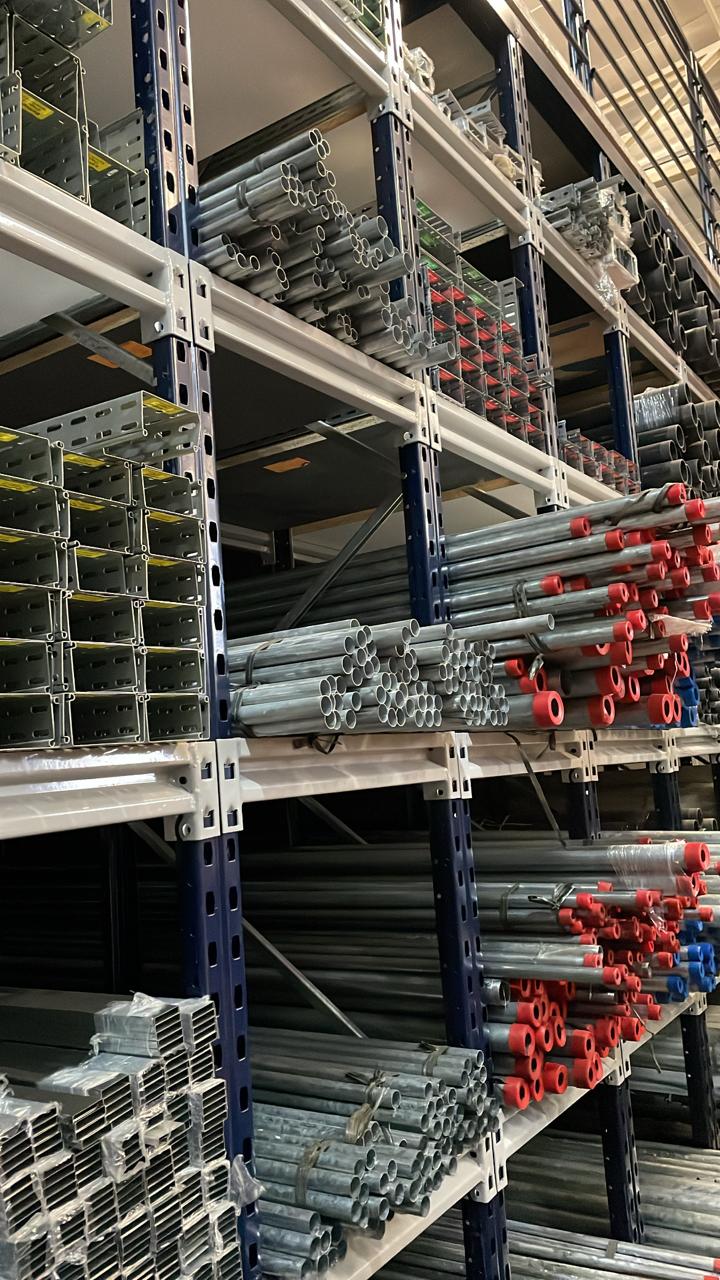 Porta tubos industrial para armazenagem de tubos e perfis — Metalúrgica Hentges